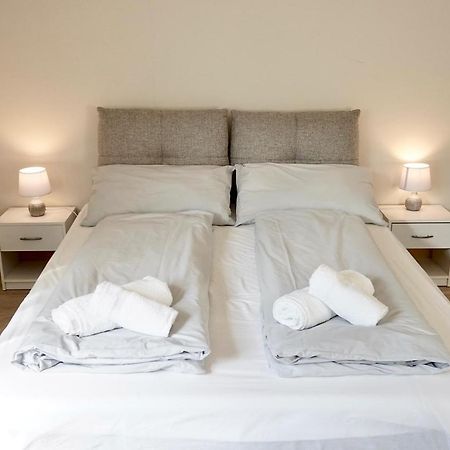 Bright Studio Apartment With Free Private Parking ميرانو المظهر الخارجي الصورة