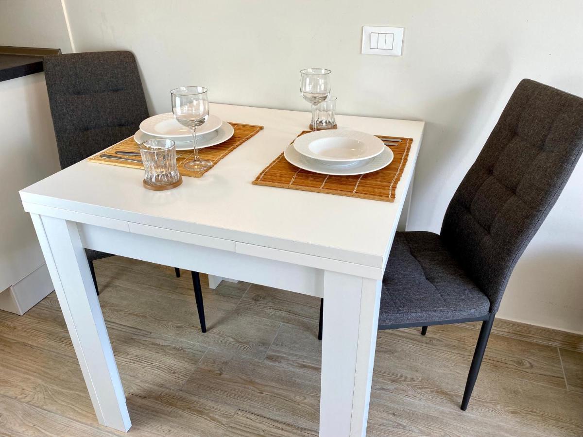 Bright Studio Apartment With Free Private Parking ميرانو المظهر الخارجي الصورة