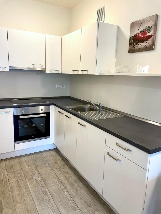 Bright Studio Apartment With Free Private Parking ميرانو المظهر الخارجي الصورة