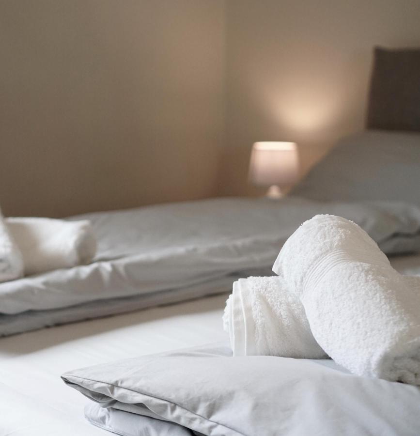 Bright Studio Apartment With Free Private Parking ميرانو المظهر الخارجي الصورة