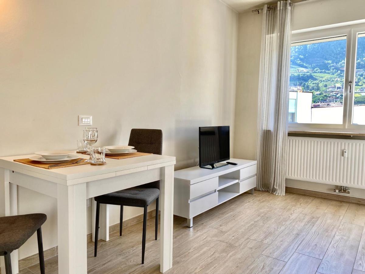 Bright Studio Apartment With Free Private Parking ميرانو المظهر الخارجي الصورة