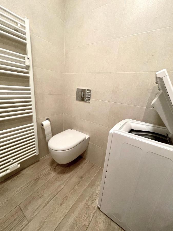 Bright Studio Apartment With Free Private Parking ميرانو المظهر الخارجي الصورة
