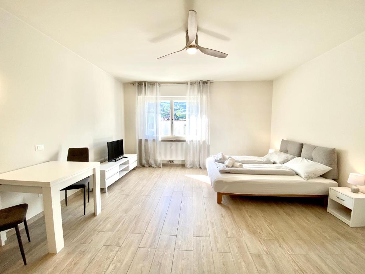 Bright Studio Apartment With Free Private Parking ميرانو المظهر الخارجي الصورة